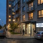 Apartment_building_entrance_even…_202606200924_2.jpeg