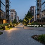 Преимущества покупки трехкомнатной квартиры в новостройке Перми Courtyard_alley_with_Russian_text_202606182243.jpeg