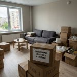 Moving_boxes_in_apartment_202606201226_2.jpeg