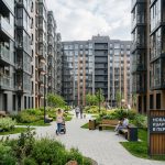 Покупка квартиры в новостройке Перми Residential_courtyard_in_Perm_202606182244.jpeg